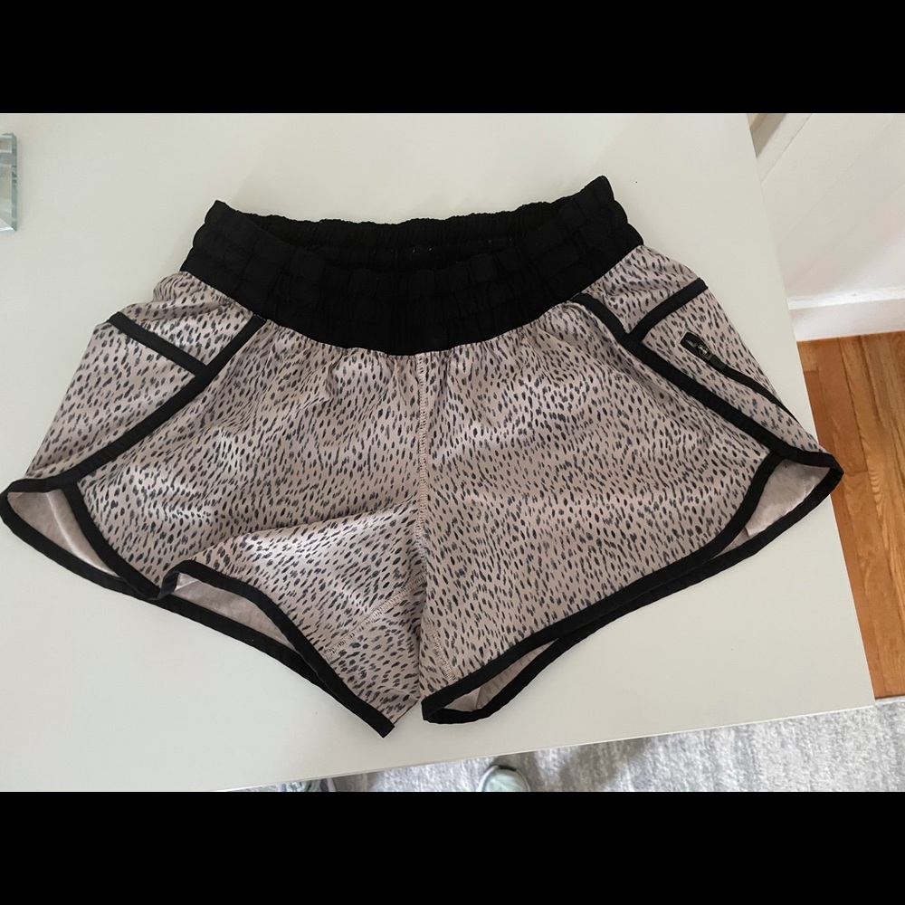 Lululemon tracker shorts